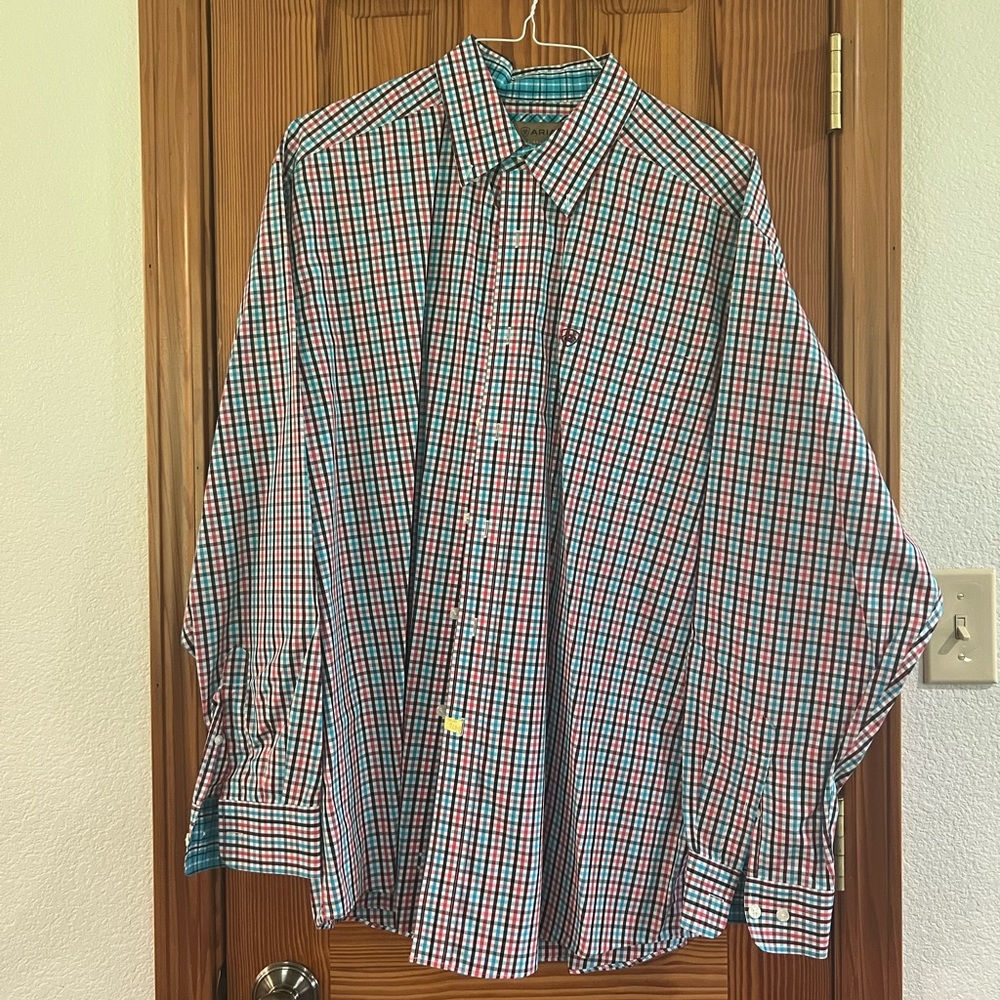 Arita Men’s Wrinkle Free Button Down Shirt